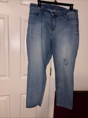 Kut from the Kloth Light Wash Boyfriend Jeans
